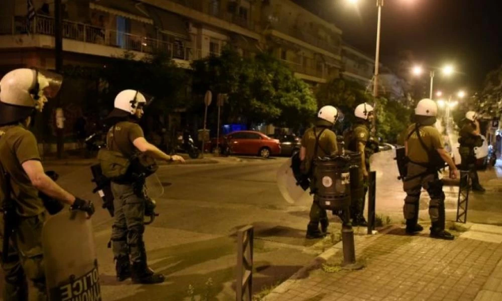 Θεσσαλονίκη: 51 προσαγωγές αντιεξουσιαστών μετά τα επεισόδια το βράδυ της Τετάρτης (βίντεο)